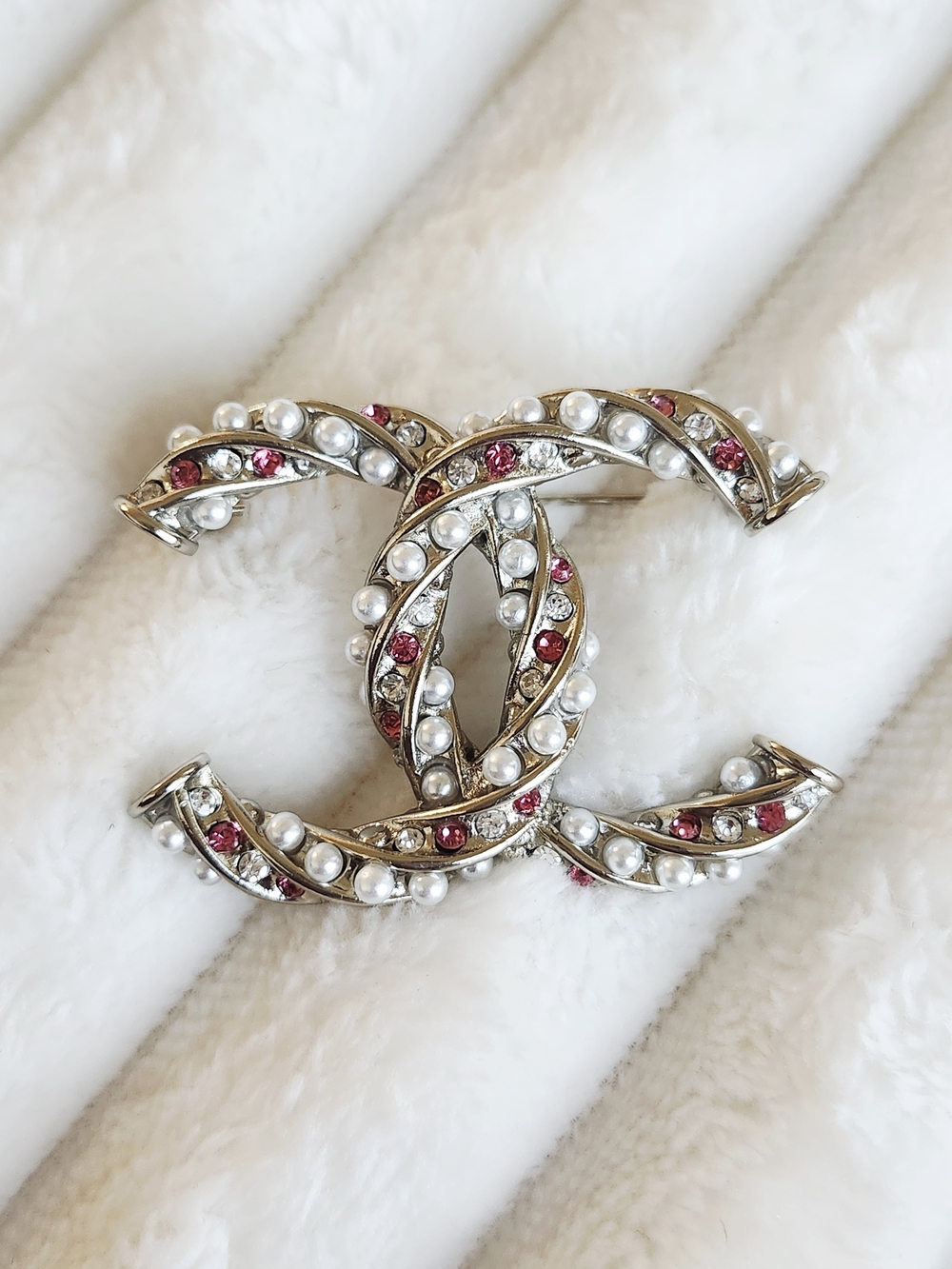 Authentic Chanel Pearl & Pink Crystal CC Brooch - Picture 3 of 4